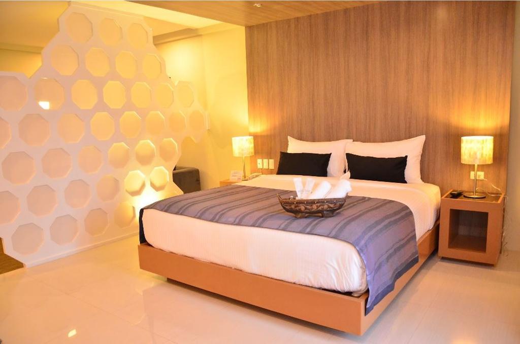 One Manalo Place Puerto Princesa Екстериор снимка