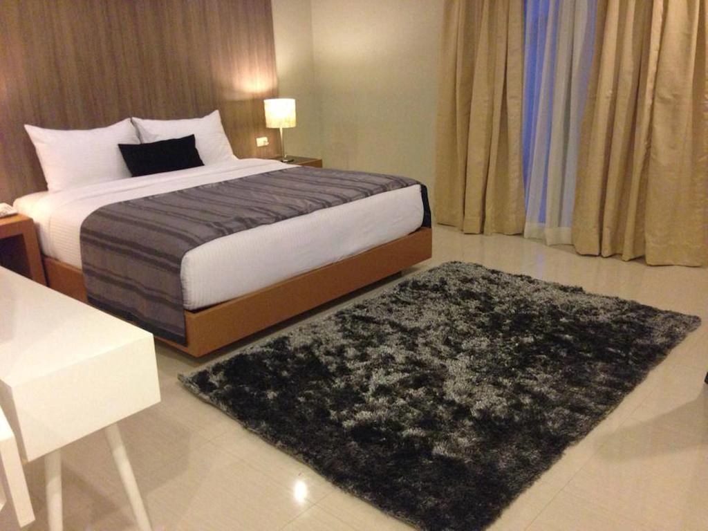 One Manalo Place Puerto Princesa Екстериор снимка