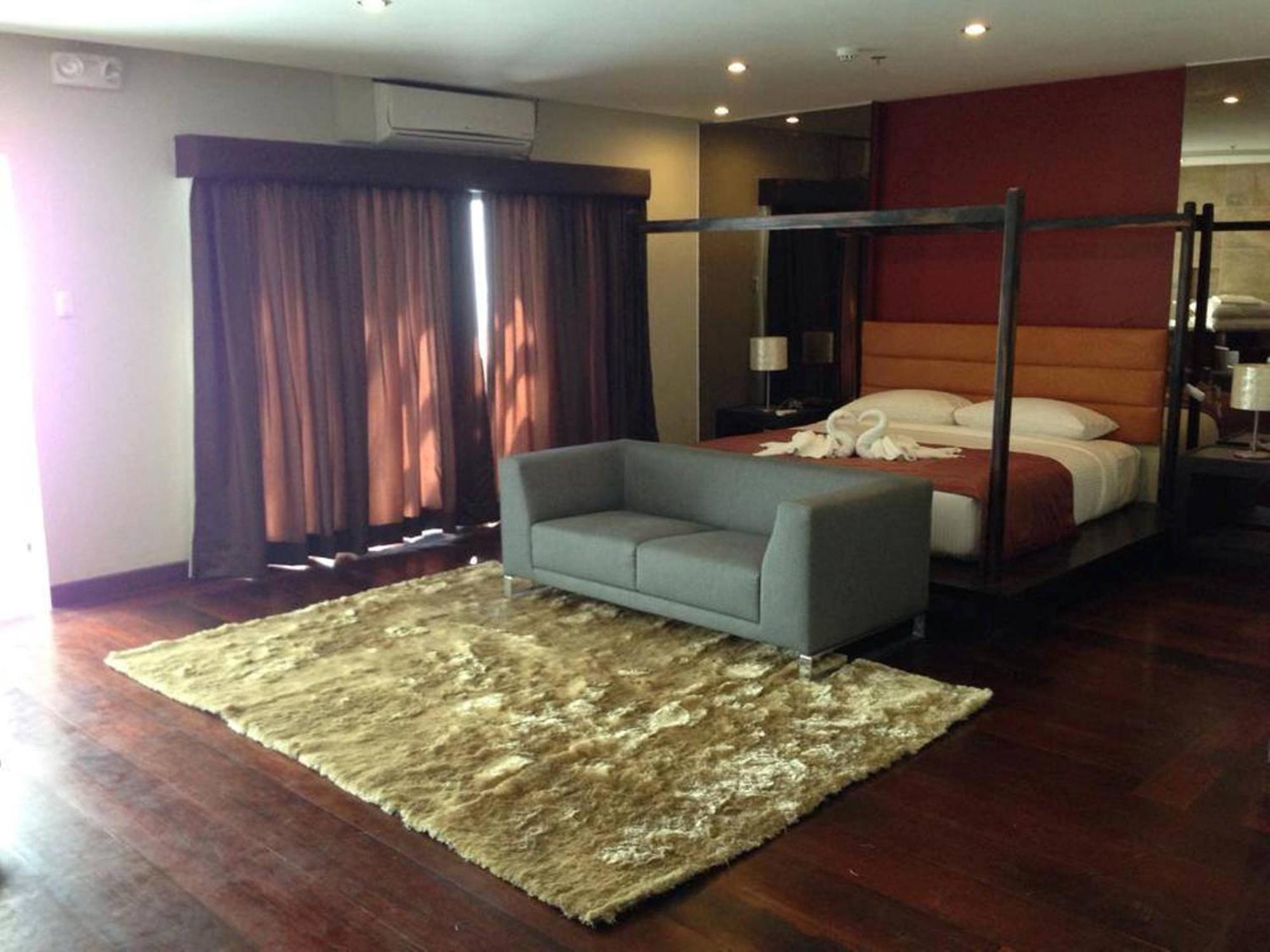 One Manalo Place Puerto Princesa Екстериор снимка