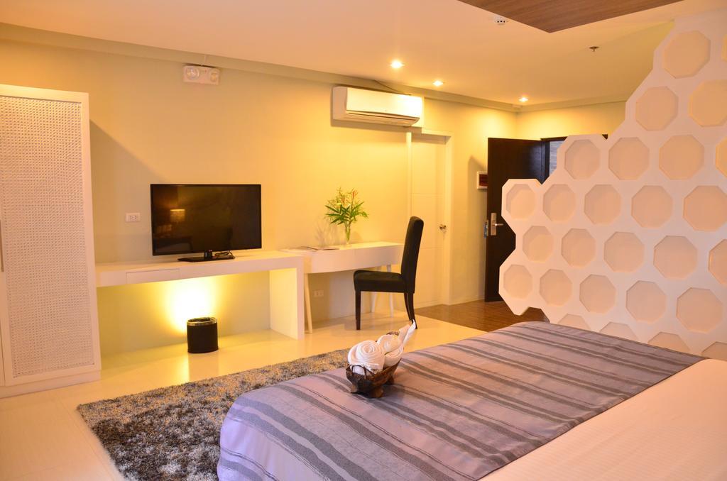 One Manalo Place Puerto Princesa Екстериор снимка