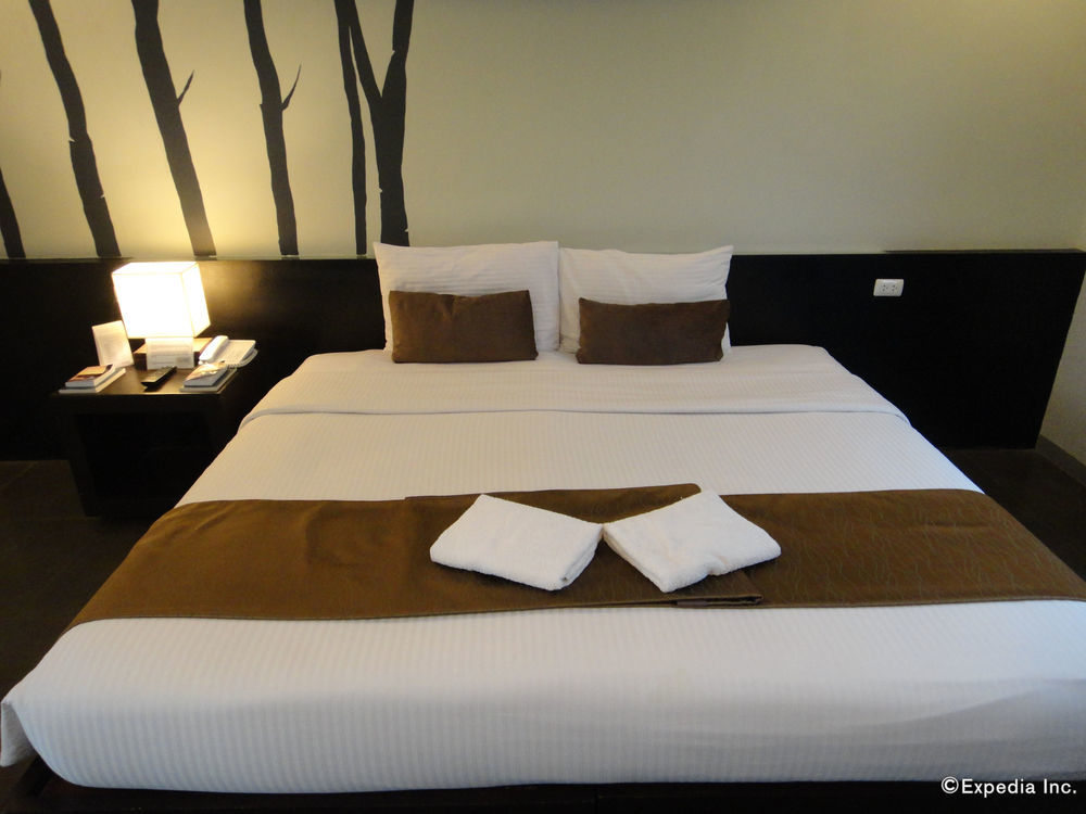 One Manalo Place Puerto Princesa Екстериор снимка