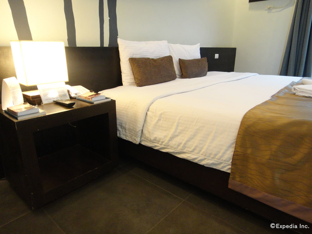 One Manalo Place Puerto Princesa Екстериор снимка