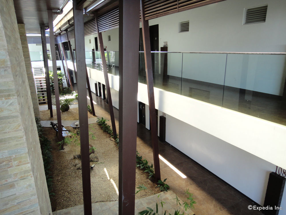 One Manalo Place Puerto Princesa Екстериор снимка