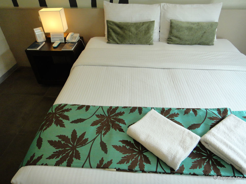 One Manalo Place Puerto Princesa Екстериор снимка
