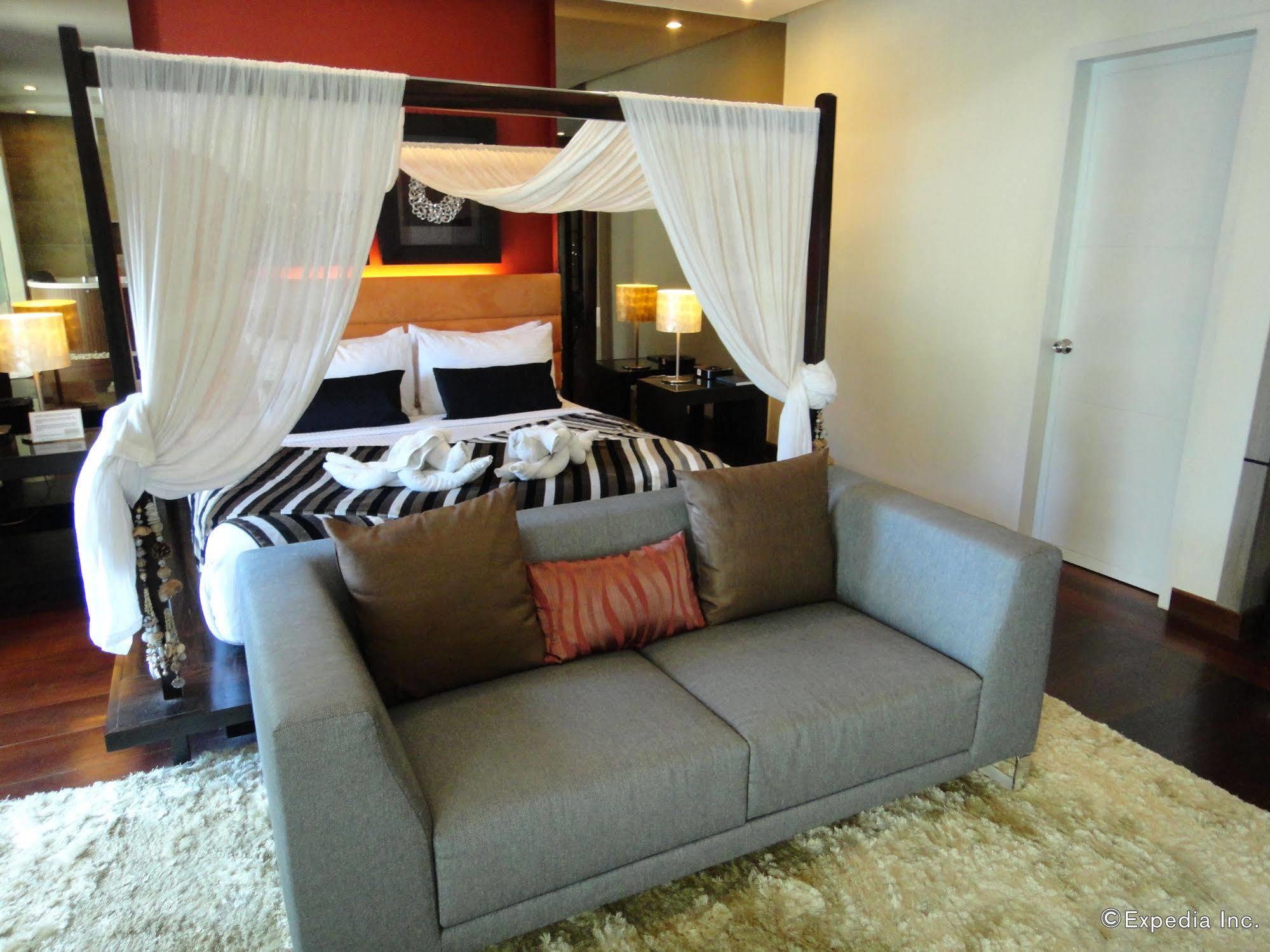 One Manalo Place Puerto Princesa Екстериор снимка