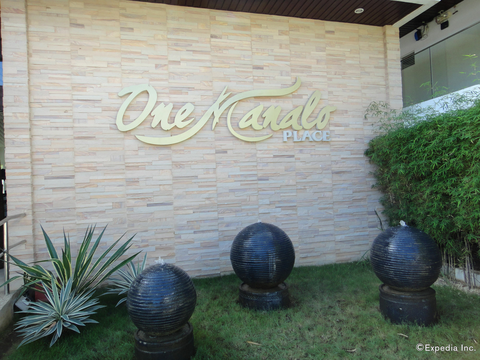 One Manalo Place Puerto Princesa Екстериор снимка