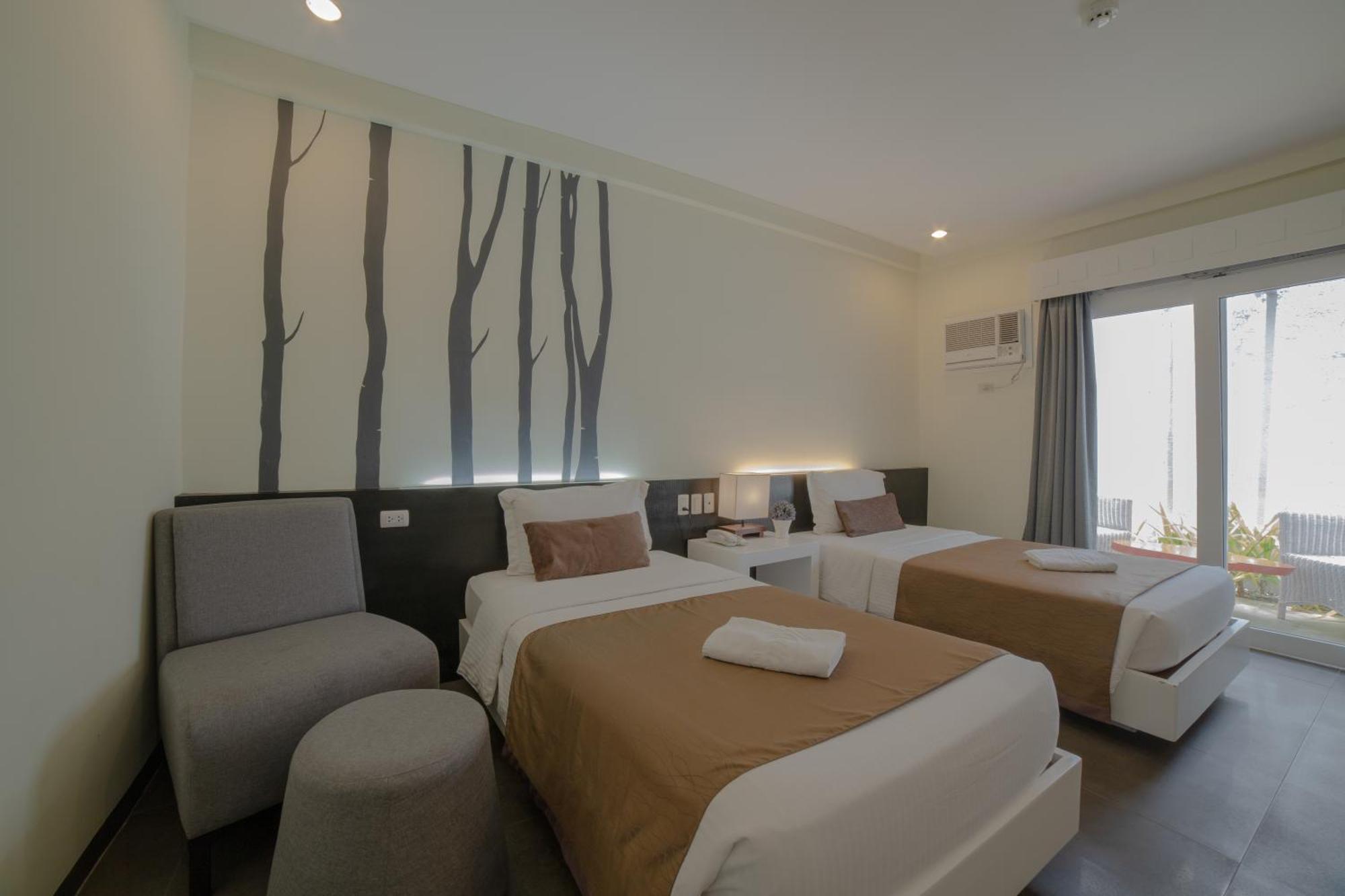 One Manalo Place Puerto Princesa Екстериор снимка